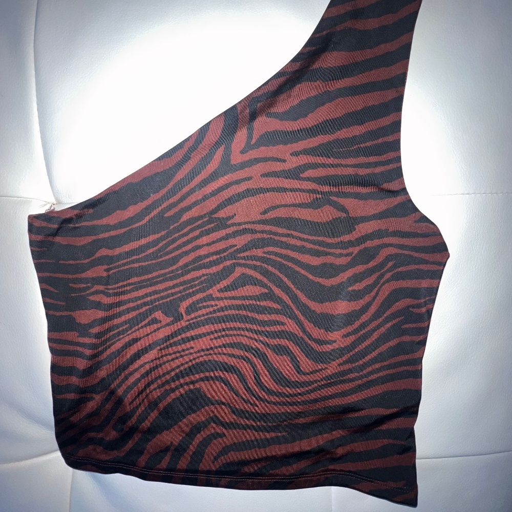 One shoulder top